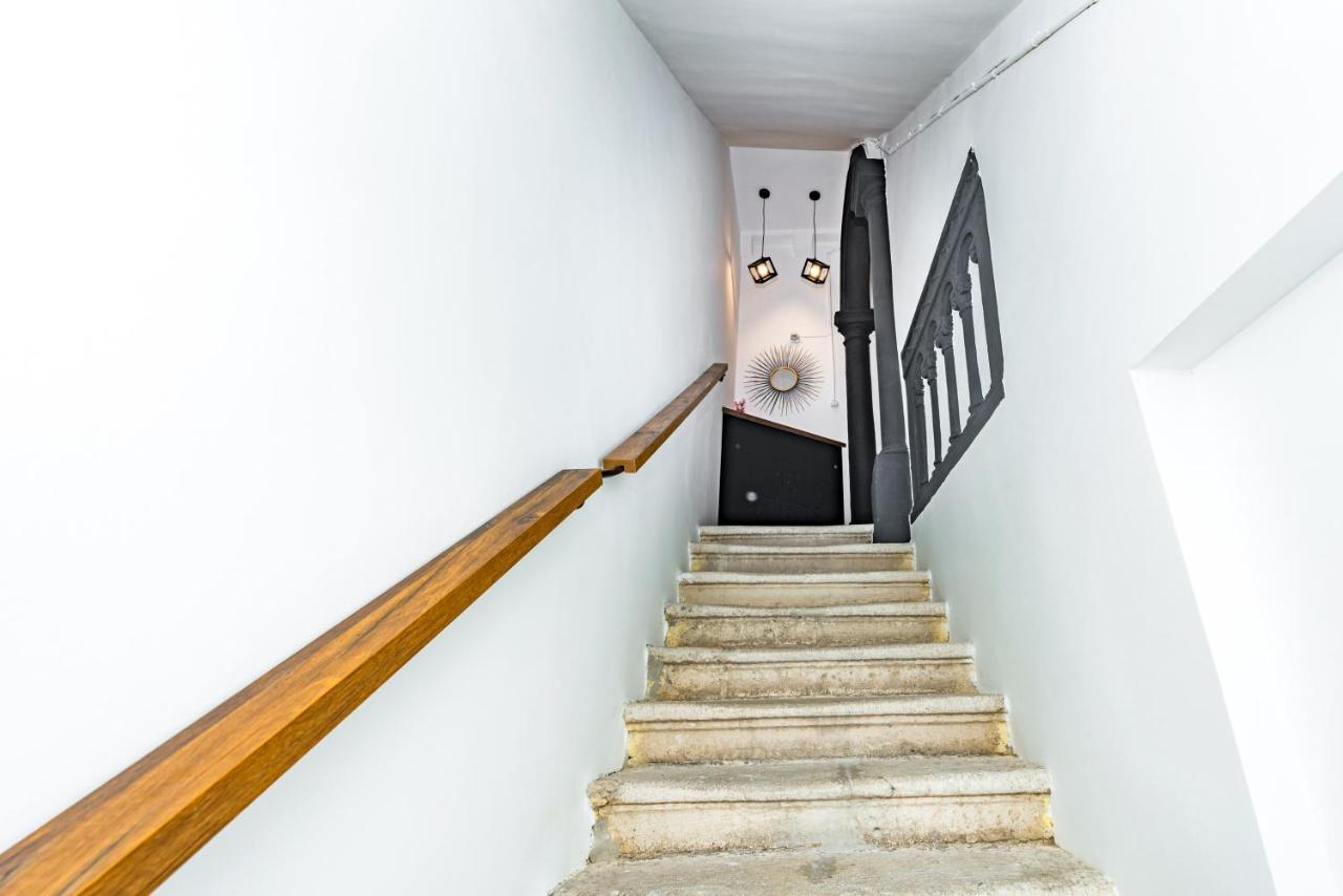 16 Steps Apartment *