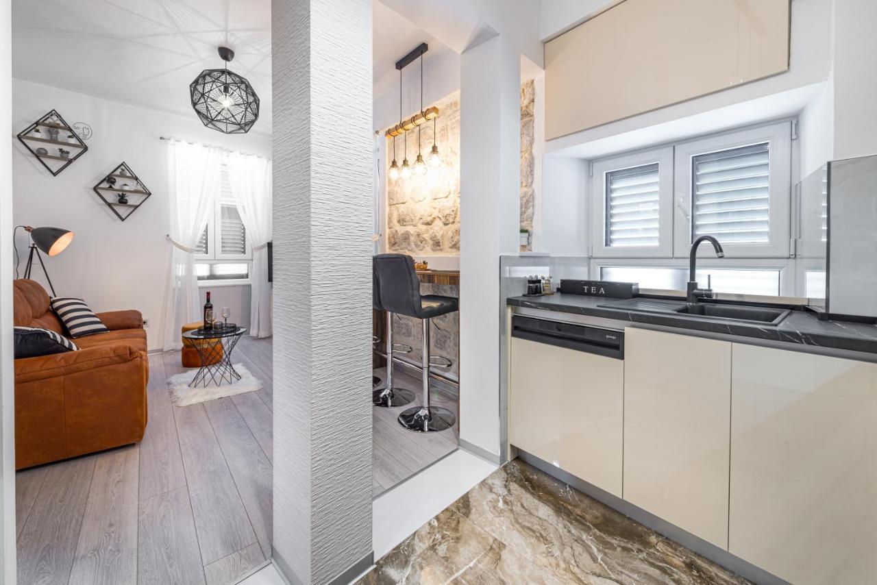 Apartma 16 Steps *